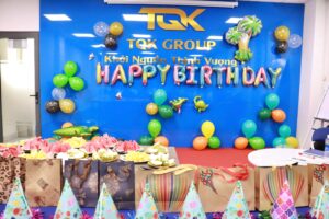 TQK Group tổ chức tiệc mừng sinh nhật cho chuyên viên kinh doanh trong tháng 7 và 8