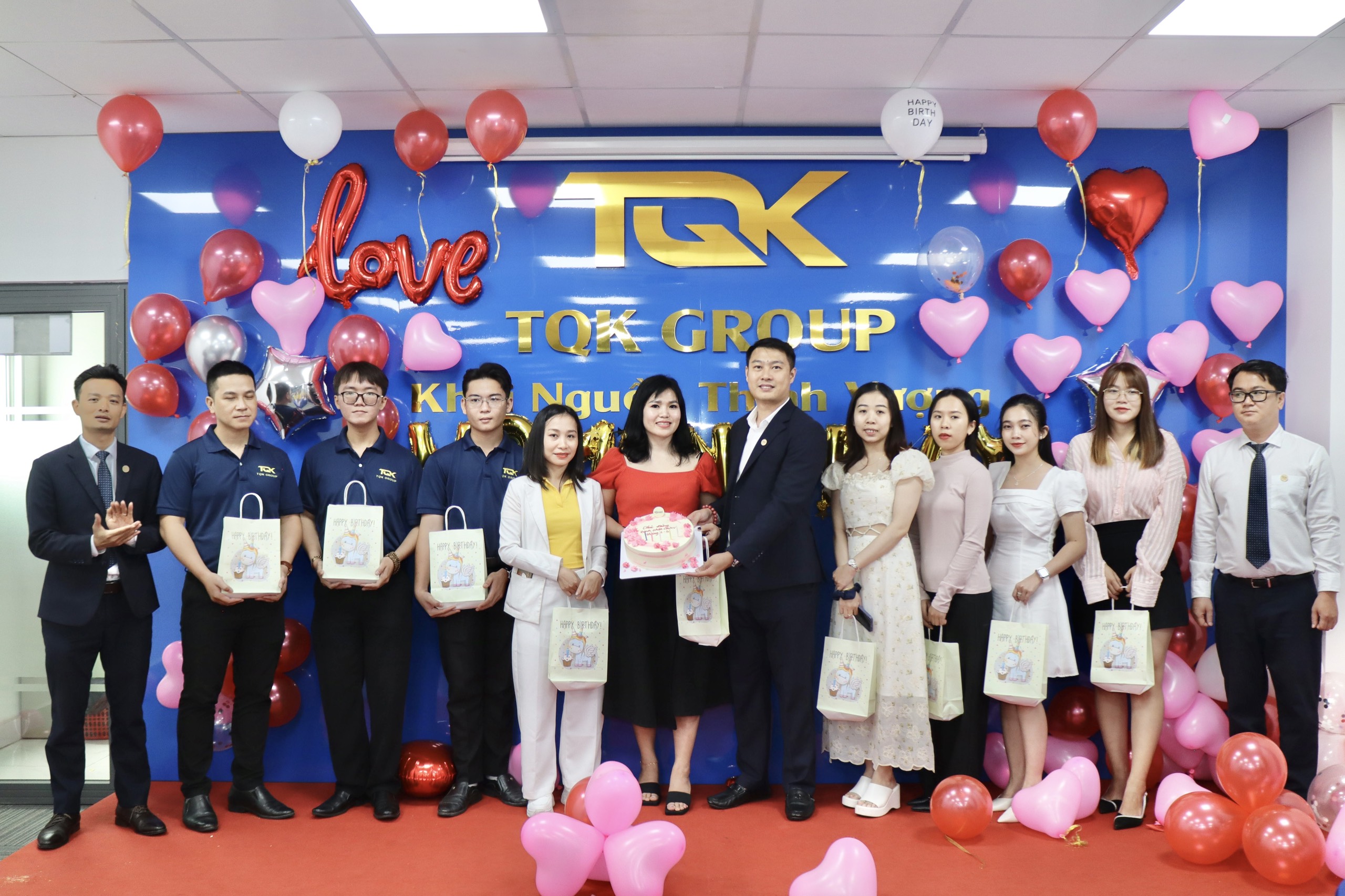 tqk group tổ chức ngày quốc tế phụ nữ cho cán bộ nhân viên